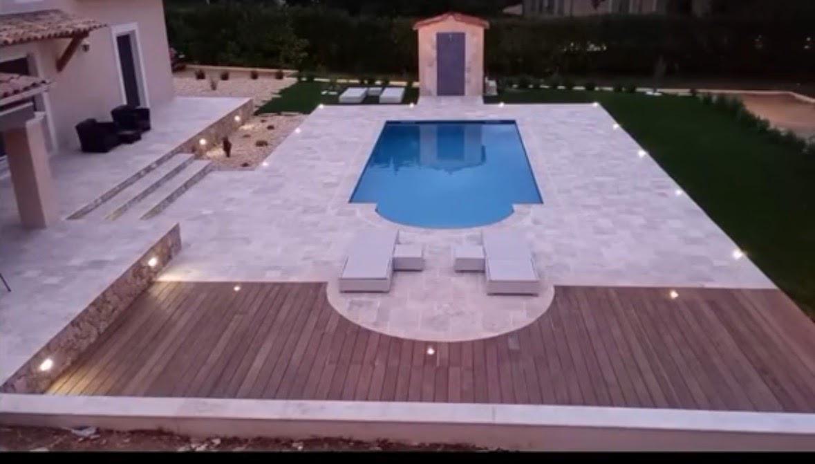 Villa contemporaine avec piscine en béton